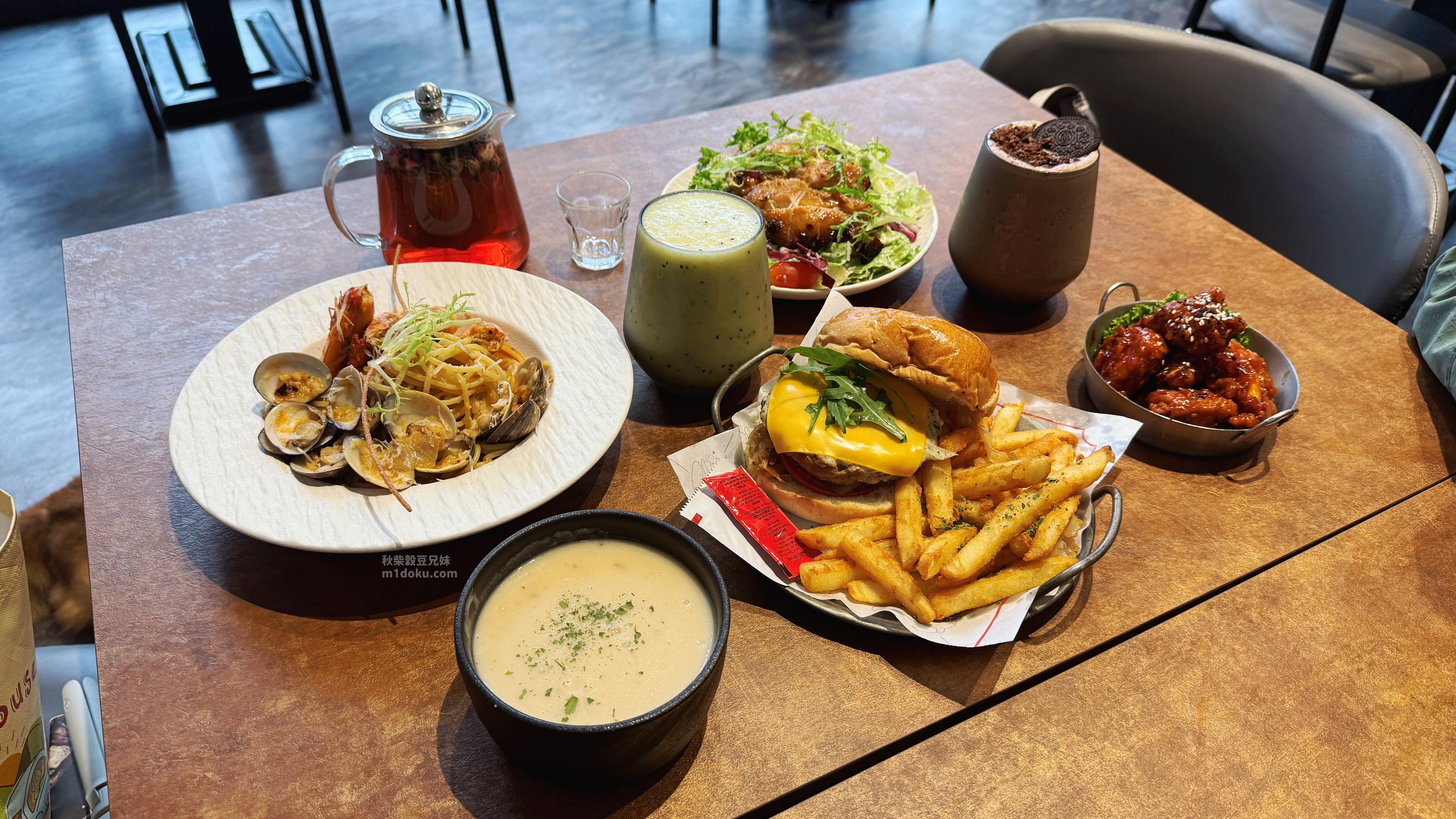 奶油海鮮濃湯很香醇濃郁~