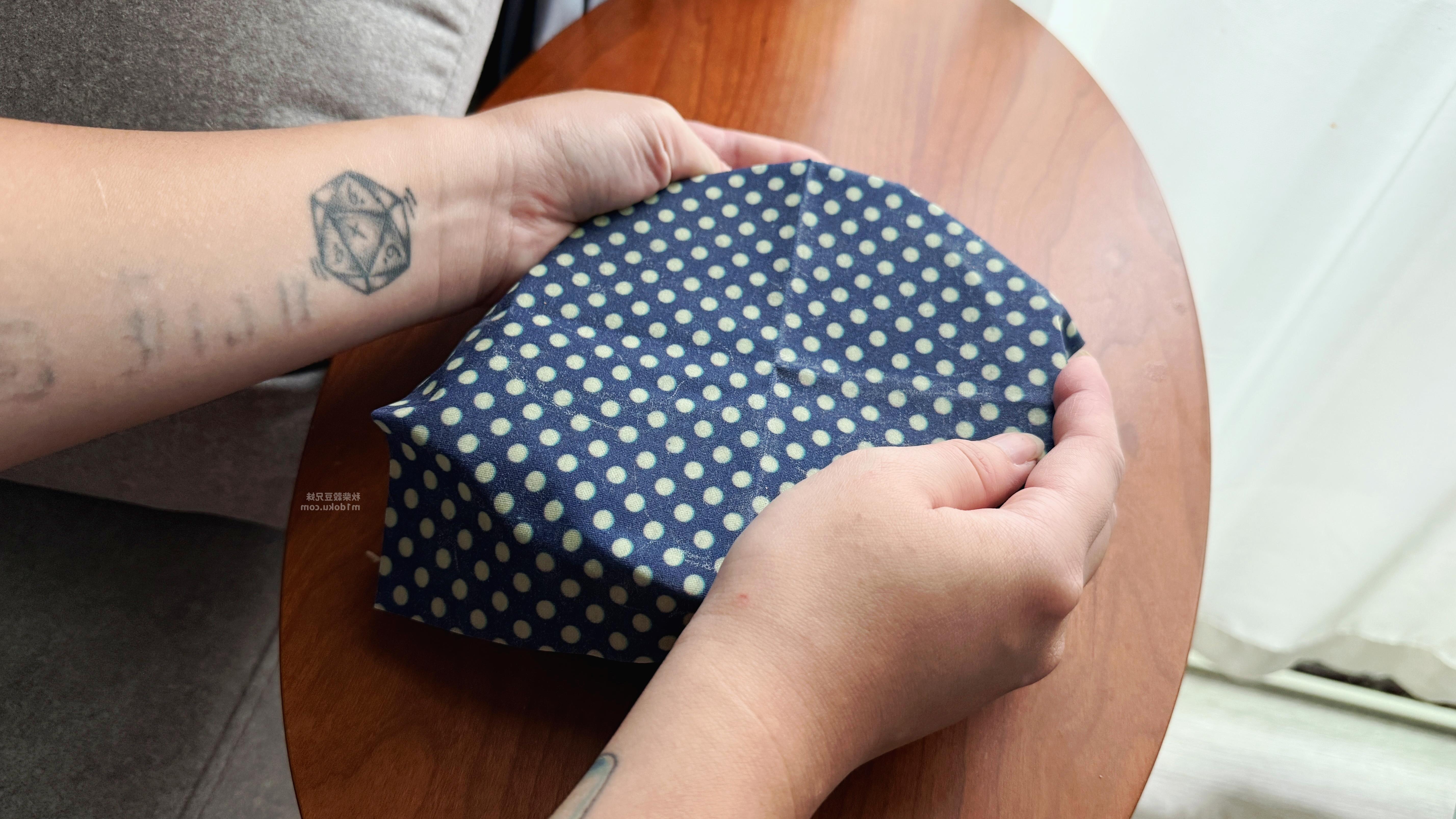 唯心選物 泰國Superbee環保蜂蠟 環保蜂蠟布 天然洗碗絲瓜海綿布 有機棉卸妝墊 洗臉墊 小蜜蜂 生活用品 廚房用品推薦 食物保鮮 永續環境 生物降解 地球環保 - 第36張圖 唯心選物 泰國Superbee環保蜂蠟 環保蜂蠟布 天然洗碗絲瓜海綿布 有機棉卸妝墊 洗臉墊 小蜜蜂 生活用品 廚房用品推薦 食物保鮮 永續環境 生物降解 地球環保