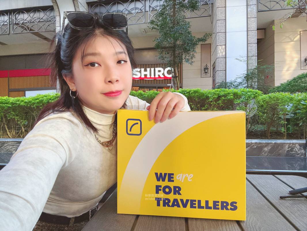 出國旅遊必備好物 Travel Blue 藍旅 旅途有型禮盒開箱 寧靜頸枕 親膚烤漆斜背包 全套舒眠配件 時尚舒適好物推薦