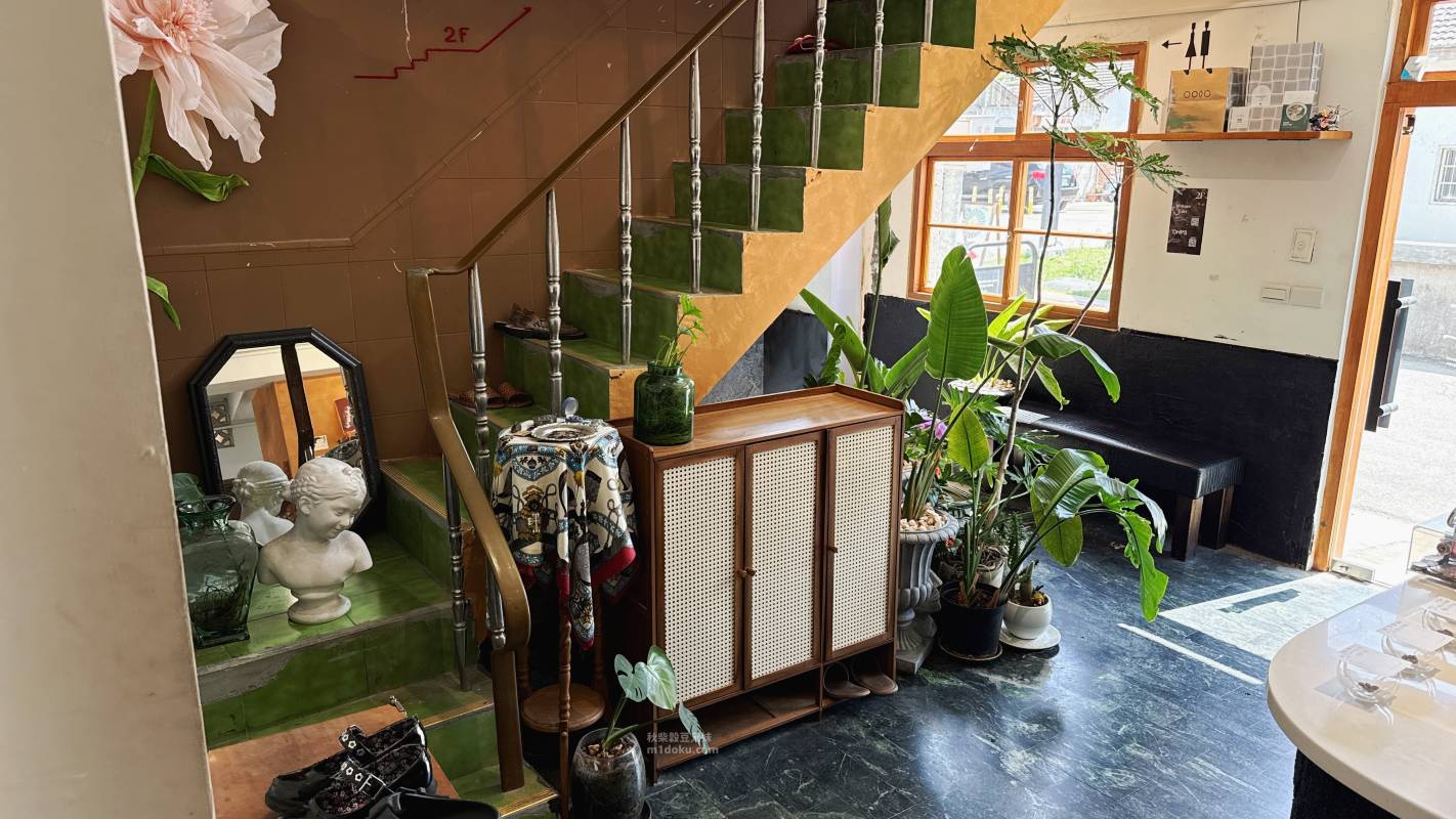 高雄寵物友善餐廳推薦 TO DAY 致日子咖啡 黃埔新村店 | 高雄眷村老宅 古董古著 植栽店 被咖啡廳耽誤的牛肉麵 - 第12張圖 高雄寵物友善餐廳推薦 TO DAY 致日子咖啡 黃埔新村店 | 高雄眷村老宅 古董古著 植栽店 被咖啡廳耽誤的牛肉麵