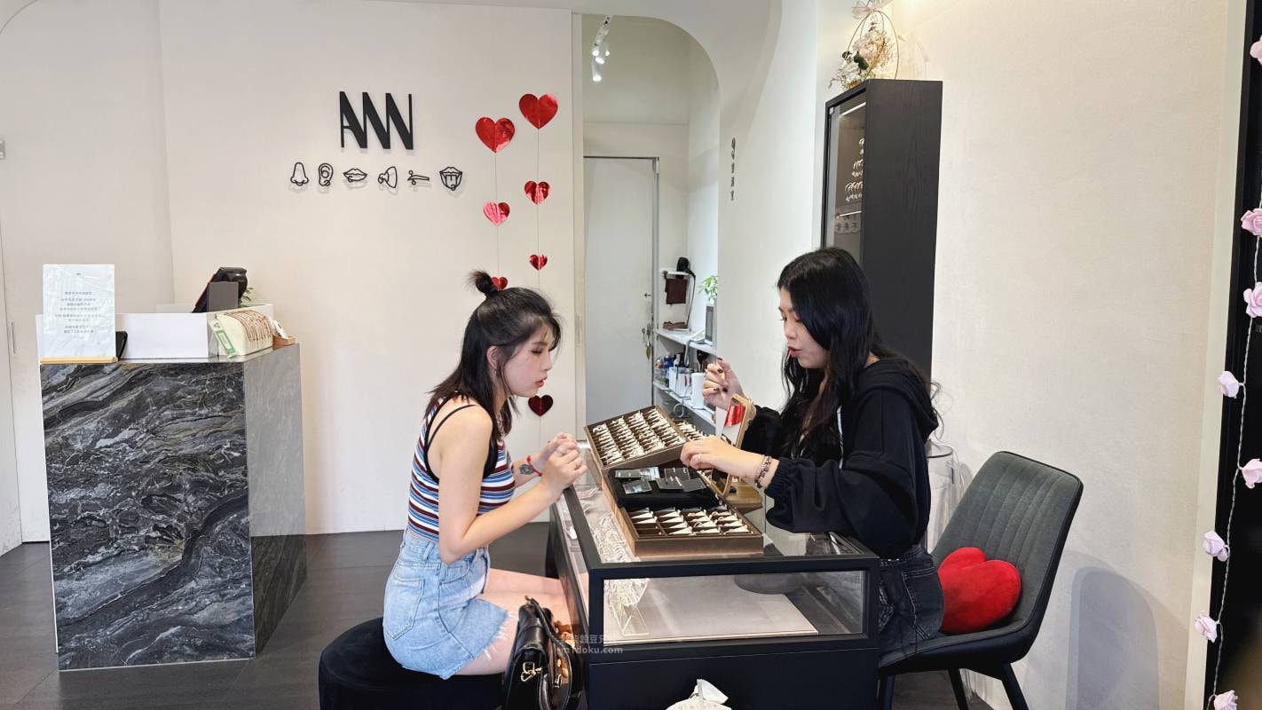 台中一中無痛穿洞推薦！小安的店—台中一中店｜小安的店評價 高評價穿刺店推薦 穿刺真實心得 無痛穿洞推薦