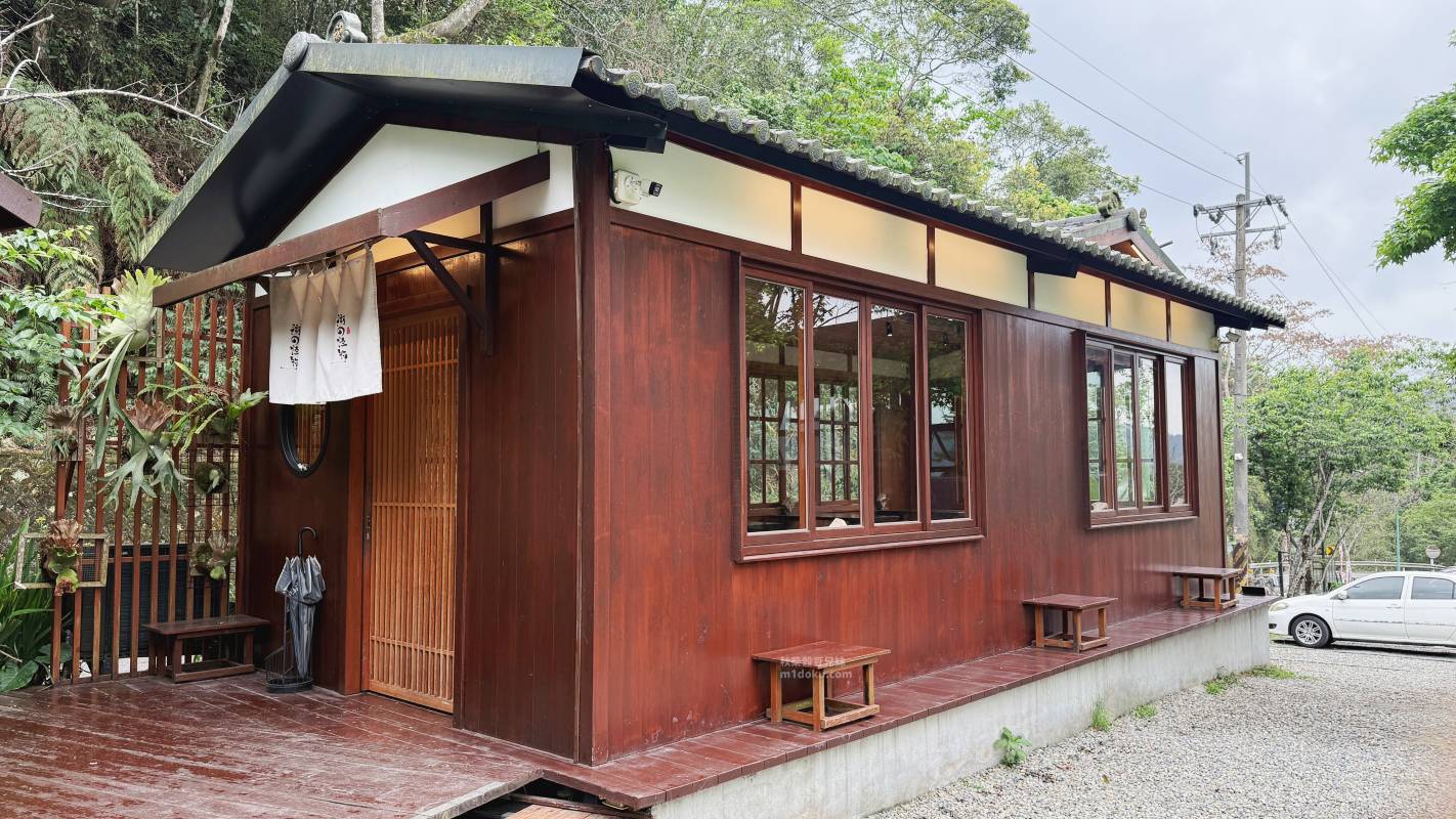 日月潭寵物友善咖啡廳推薦 湖の怪物咖啡｜店狗太可愛 必吃妖怪紅龜粿 好拍又好吃 毛孩放風超療癒！日月潭寵物友善必去 南投寵物友善
