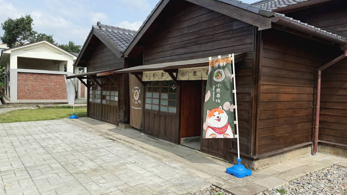 嘉義景點推薦 竹崎 鹿麻產車站|日治時期 百年歷史車站古蹟修復活化 萌犬站長坐鎮 近距離看阿里山林鐵 感受日式建築與菸草文化 鹿滿村 - 第4張圖 嘉義景點推薦 竹崎 鹿麻產車站|日治時期 百年歷史車站古蹟修復活化 萌犬站長坐鎮 近距離看阿里山林鐵 感受日式建築與菸草文化 鹿滿村
