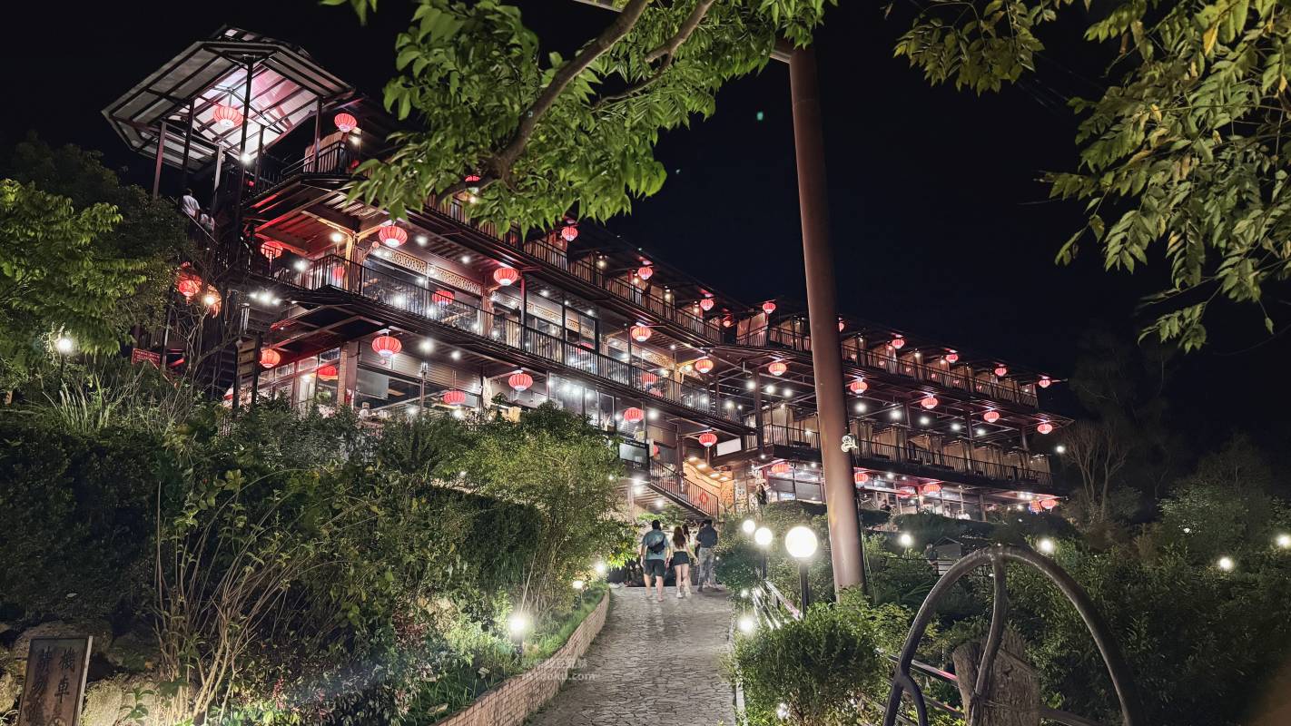 【嘉義景觀餐廳推薦】清豐濤月景觀餐廳｜夜景餐廳開箱 寵物友善 特色小火鍋 雙人帳養生泡腳足湯 仁義潭風景 情侶約會景點分享