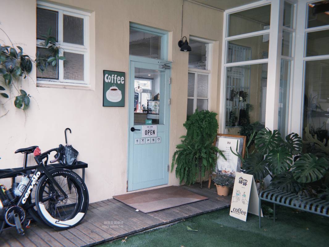宜蘭 三星 露露咖啡 Lulü Coffee｜寵物友善 舊宿舍改建 清新老宅文青咖啡廳 炸蝦飯糰人氣必點 精緻下午茶甜點 免費停車場
