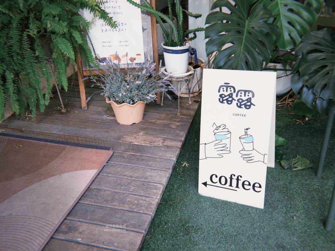 宜蘭 三星 露露咖啡 Lulü Coffee｜寵物友善 舊宿舍改建 清新老宅文青咖啡廳 炸蝦飯糰人氣必點 精緻下午茶甜點 免費停車場