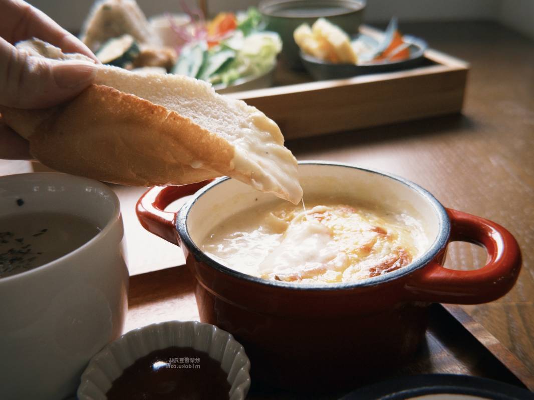 宜蘭 三星 露露咖啡 Lulü Coffee｜寵物友善 舊宿舍改建 清新老宅文青咖啡廳 炸蝦飯糰人氣必點 精緻下午茶甜點 免費停車場