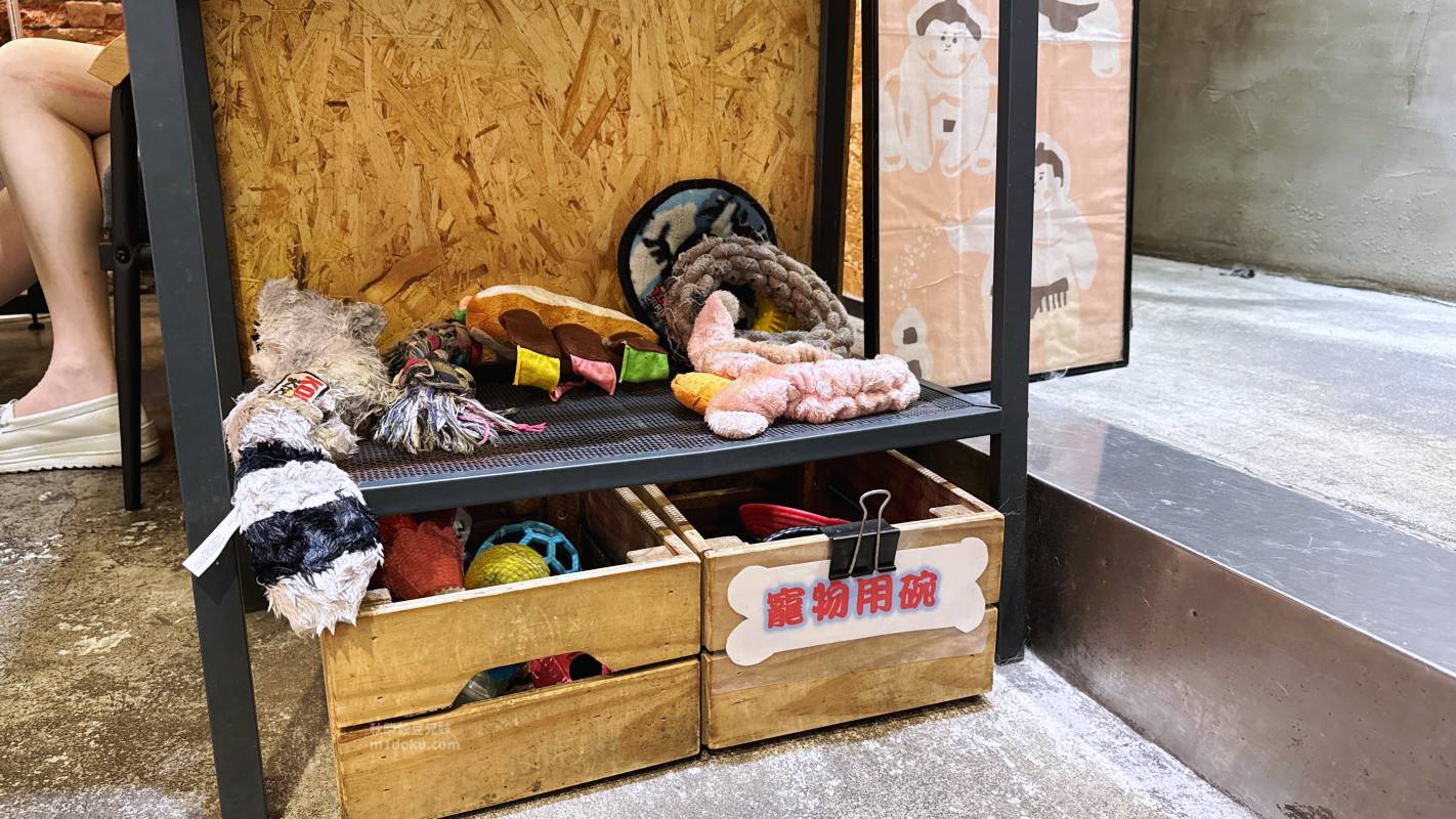 【永和寵物友善餐廳推薦】捲尾巴 Let’s Pet Paws Restaurant|帶毛孩來吃寵物鮮食!超澎湃早午餐、高CP值義大利麵,中永和寵物友善餐廳首選 米豆與米穀的日系美食探險! - 第16張圖 【永和寵物友善餐廳推薦】捲尾巴 Let’s Pet Paws Restaurant|帶毛孩來吃寵物鮮食!超澎湃早午餐、高CP值義大利麵,中永和寵物友善餐廳首選 米豆與米穀的日系美食探險!